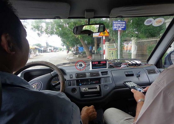 所有駕駛培訓單位須在練習車內安裝攝像頭。