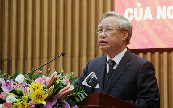 黨中央書記處常務書記陳國旺在會議上致詞。（圖源：燕珠）