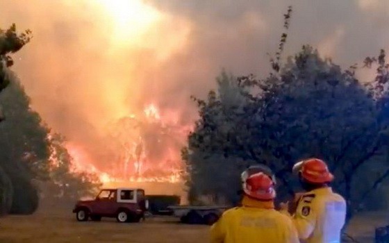 持續數月之久的澳大利亞林火仍在肆虐。（圖源：明報）