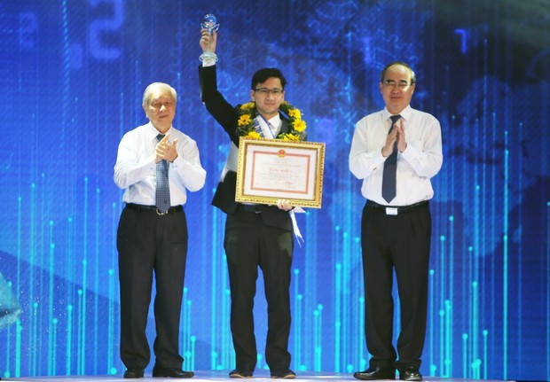 本市 12 名模範青年公民獲表彰 ảnh 1