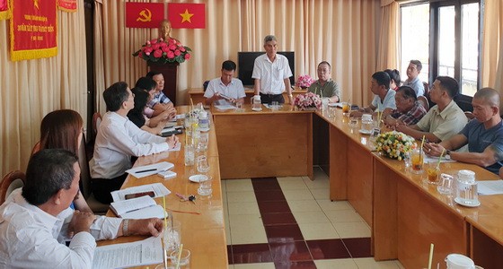 張庚波副主席與各部門、會館、社團代表就元宵節活動準備工作舉行會議。