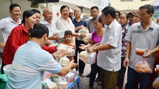 福慧慈善組派發情義午餐。