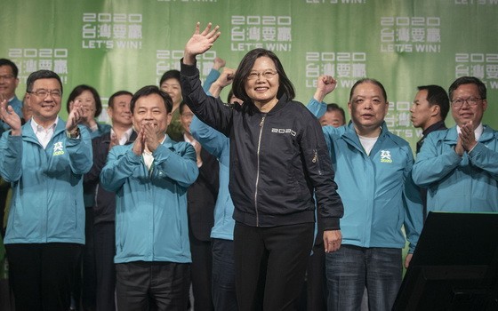 2020年1月11日，蔡英文在民進黨部召開國際記者會宣佈勝選。（圖源：互聯網）