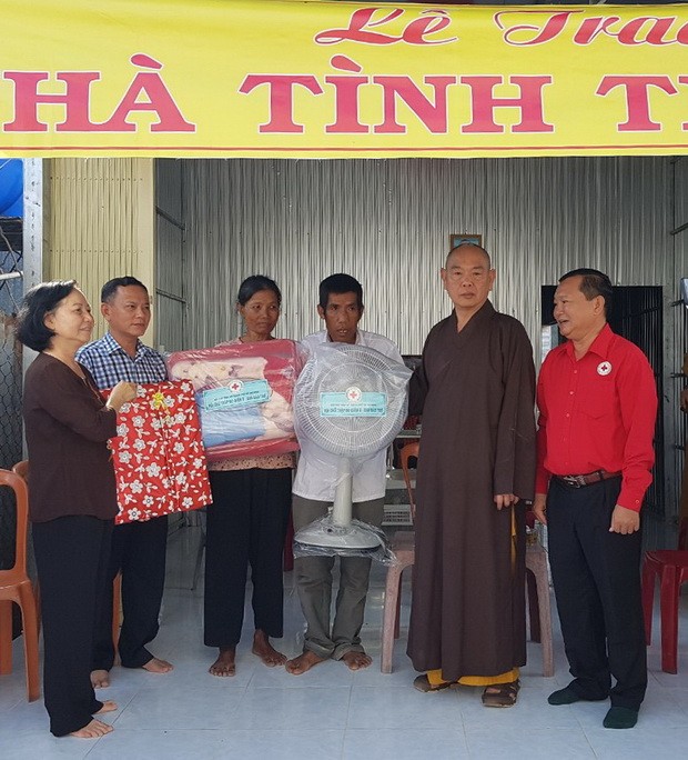 “慈善之花”──釋慧功法師 關愛窮苦大眾 維護生態環境 ảnh 1