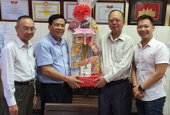 本報向各華人單位拜年 ảnh 1