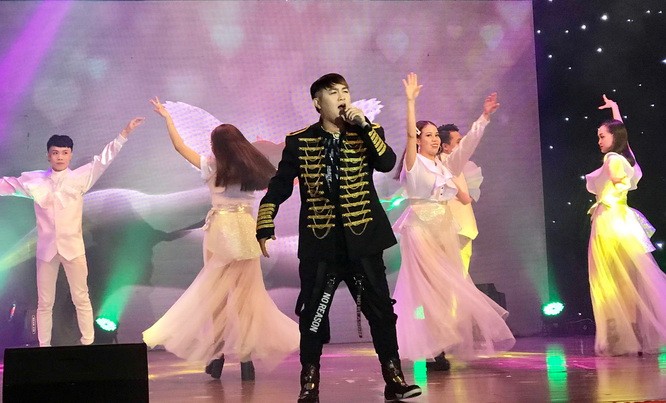 華語歌壇豐富活躍   努力提高演出水平 ảnh 2