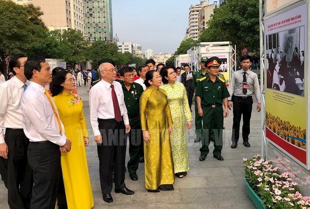 把黨和人民革命事業放在首位 ảnh 2