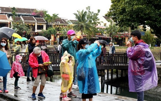 國際遊客春節期間春遊會古埠。（圖源：吳玲）