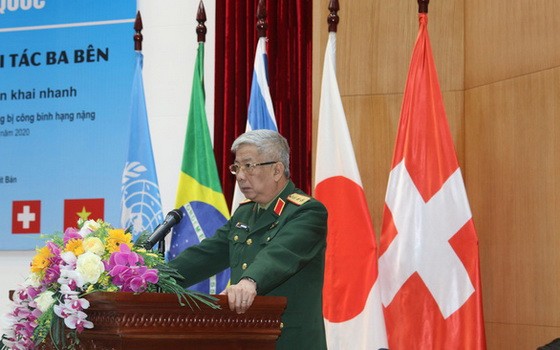 國防部副部長阮志詠上將代表越南軍隊在訓練開幕式上致詞。（圖源：盛南）