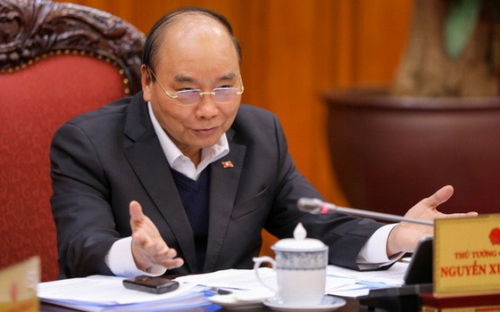 政府總理阮春福主持會議並發表講話。（圖源：越勇）