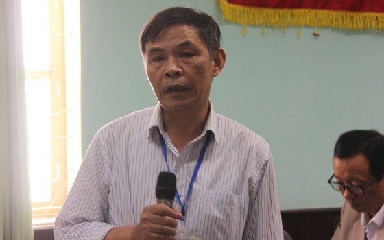 承天-順化省法醫中心主任阮懷安醫生在新聞發佈會上回答記者提問。（圖源：草微）