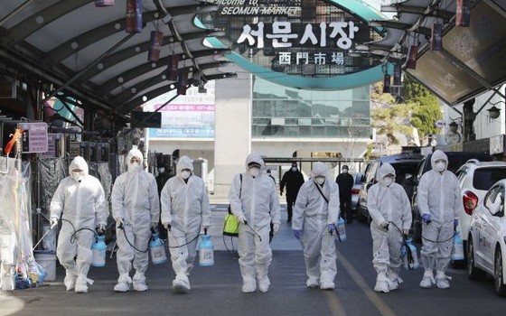 韓國大邱市進行全城消毒。（圖源：AP）
