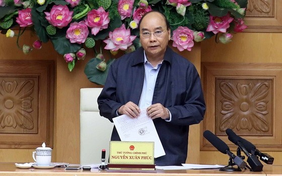 政府總理阮春福主持政府常務處關於責成國家財政預算給國家鐵路落實基礎設施結構保修、管理事宜的會議。（圖源：越通社）