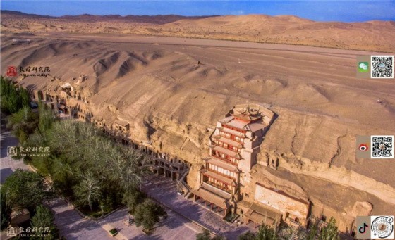 在微信上觀賞莫高窟。