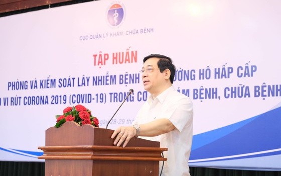 衛生部診治病管理局長梁玉奎在“醫療診所防控新冠肺炎疫情”集訓開幕式上致詞。（圖源：垂楊）