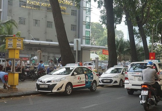 第二兒童醫院門前的計程車接客站。