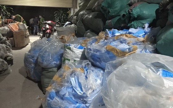 被查獲的瑕疵口罩。（圖源：田升）