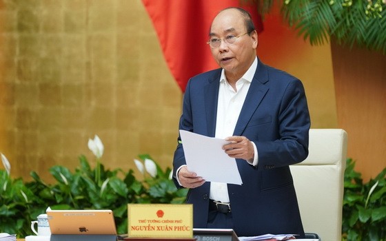 政府總理阮春福主持會議並發表講話。（圖源：光孝）