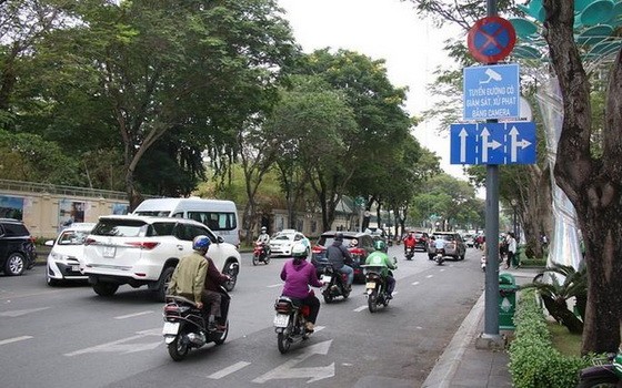 黎筍街上全程配備交通監控視頻系統。（圖源：嘉明）