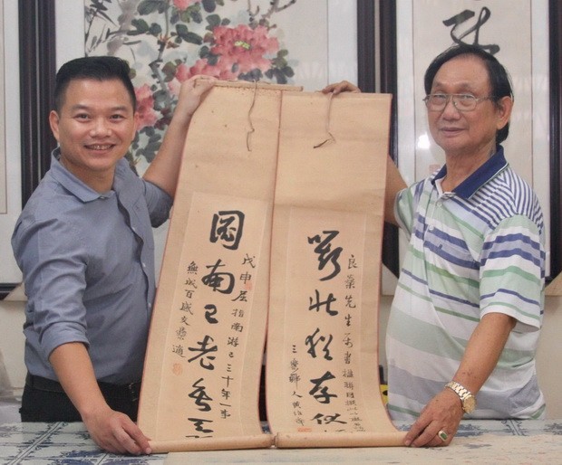 人民藝人張漢明畫家捐贈名家作品 ảnh 1