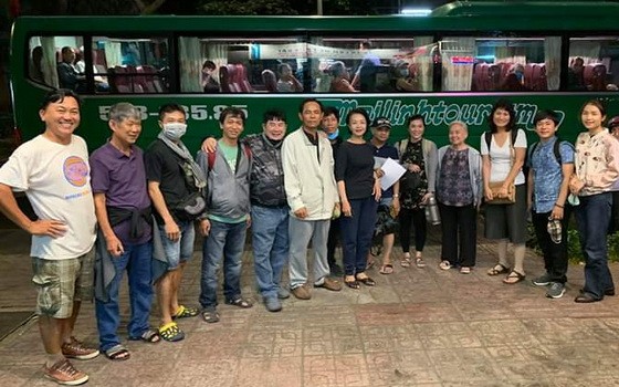 畫家創作營成員啟程前合照。