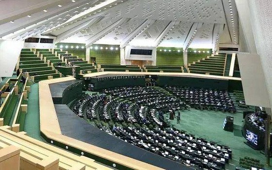 伊朗憲法監護委員會發言人阿巴薩利‧卡多達伊當地時間15日宣佈，伊朗議會第二輪選舉將推遲至9月11日舉行。（圖源：新華社）