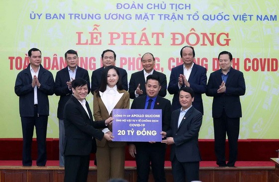 企業資助防疫醫用物資。（圖源：越通社）