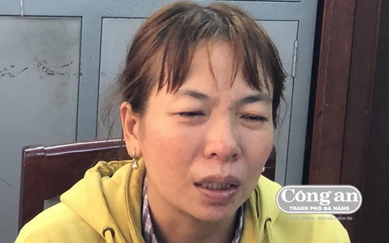 被緊急逮捕的嫌犯蕭氏雪霜。（圖源：峴港公安報）