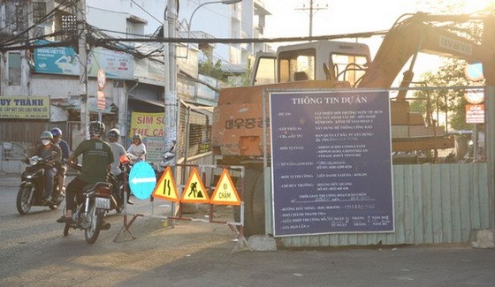 阻擋范世顯街流通的十個圍蔽之一。