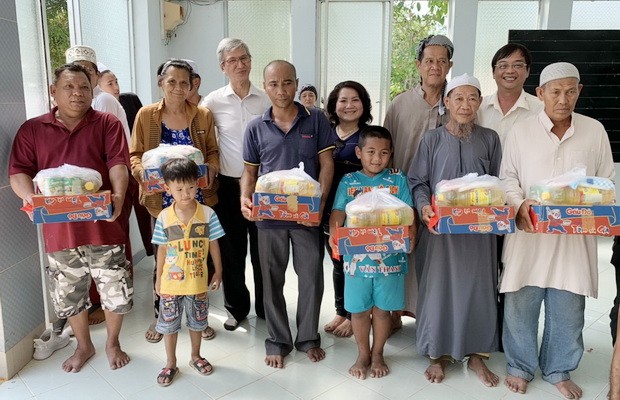 少數民族同胞獲贈送禮物 ảnh 1