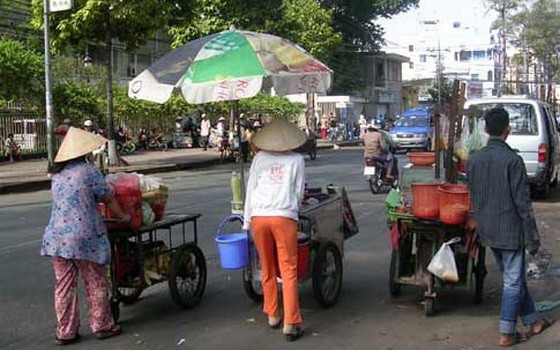 在疫情蔓延期間，本市窮人的生活困難更加困難。