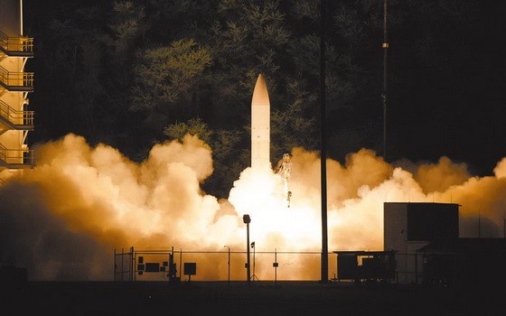 美國國防部20日發表聲明說，美軍當天在夏威夷成功進行了高超音速滑翔體飛行測試。（圖源：美國海軍官網）