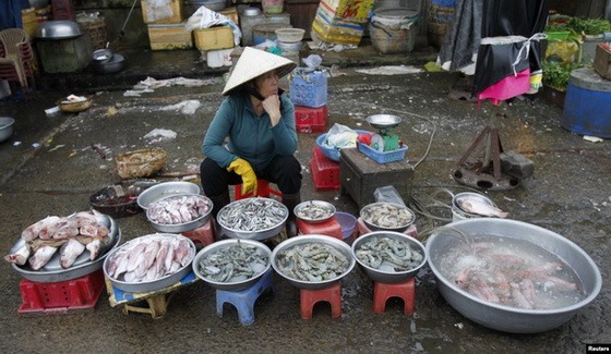 此種骯髒景象經常在各傳統街市出現，使週遭環境受到污染。
