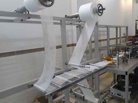 該校機械學系成功製造自動生產醫用口罩設備。