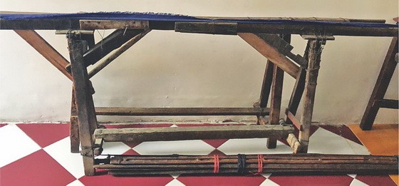 曬香架和曬香竹條。