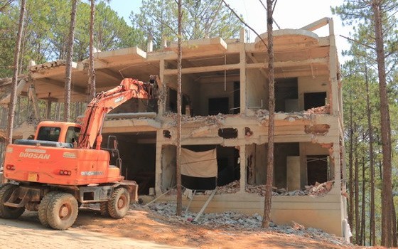 被拆除的無照建築工程。（圖源：段堅）