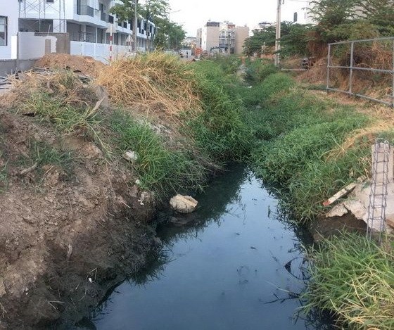 椰橋涌逐漸被填埋，目前只是條小排水道。