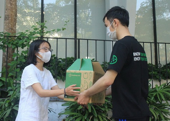 人員上門送貨。