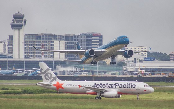 為滿足乘客的來往需求，越南航空公司(Vietnam Airlines)和捷星太平洋航空公司(Jetstar Pacific)開始增加河內-本市航班。（圖源：互聯網）