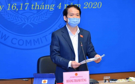 國會法律委員會主任黃青松主持會議。（圖源：互聯網）