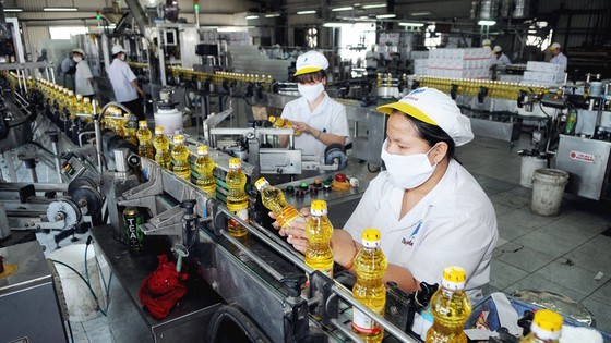 PET瓶裝食用油生產線。