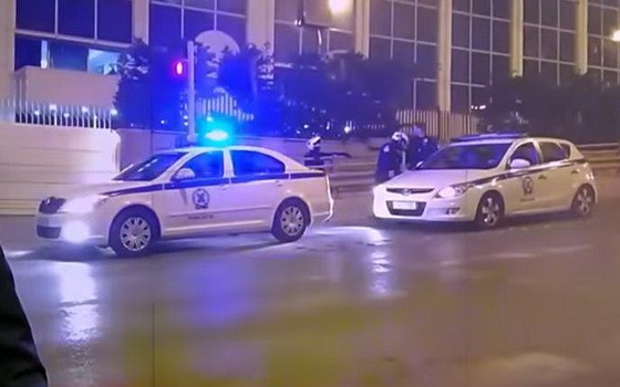 希臘警方接報後趕到事發現場。（圖源：互聯網）