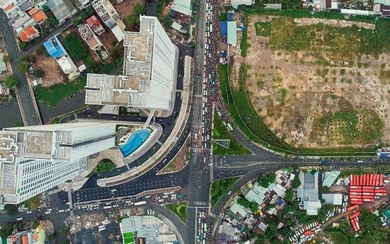 第七郡阮文靈街與阮友壽街的路口經常發生交通擁堵。