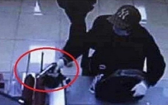 持槍打劫銀行的嫌犯已向汪秘市公安機關投案自首。（圖源：監控視頻截圖）