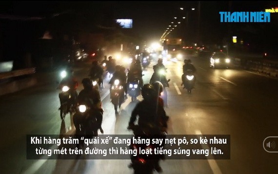 視頻截圖畫面顯示上百名青年聚集非法賽車。