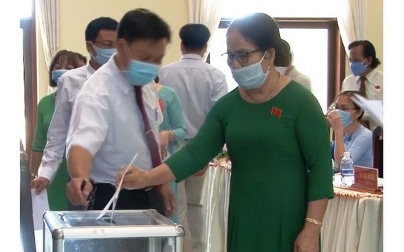 平福省漢管縣人民議會投票表決，結果以25/27票贊成革除劉文清的職務。（圖源：一山）