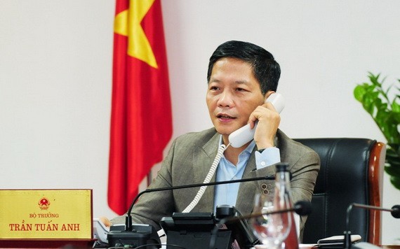 工商部長陳俊英與東盟秘書長林玉輝通電話，商討有關新冠肺炎疫情後的經濟復甦與維持地區供應鏈的計劃。（圖源：工商部）