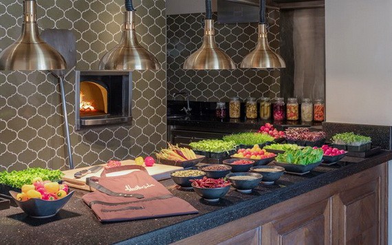 不少遊客關心廚房設備問題。