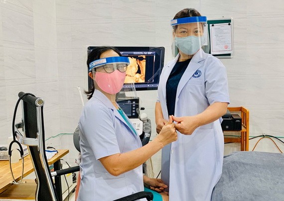 由阮清霖醫生製造的防口水面罩以給醫生們在抗擊疫情中使用。