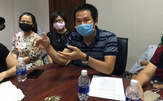 家長向VFIS學校表達不滿意見。